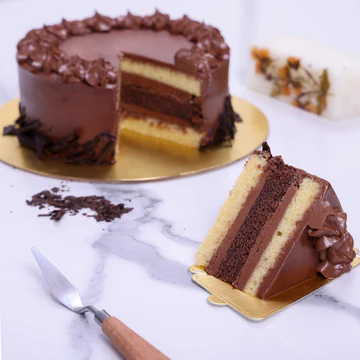 Slicedviewofchocolatevanillacake_360x