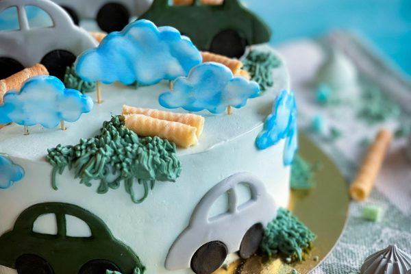 Colorful car-themed cake with fondant decorations, perfect for a child's birthday celebration.